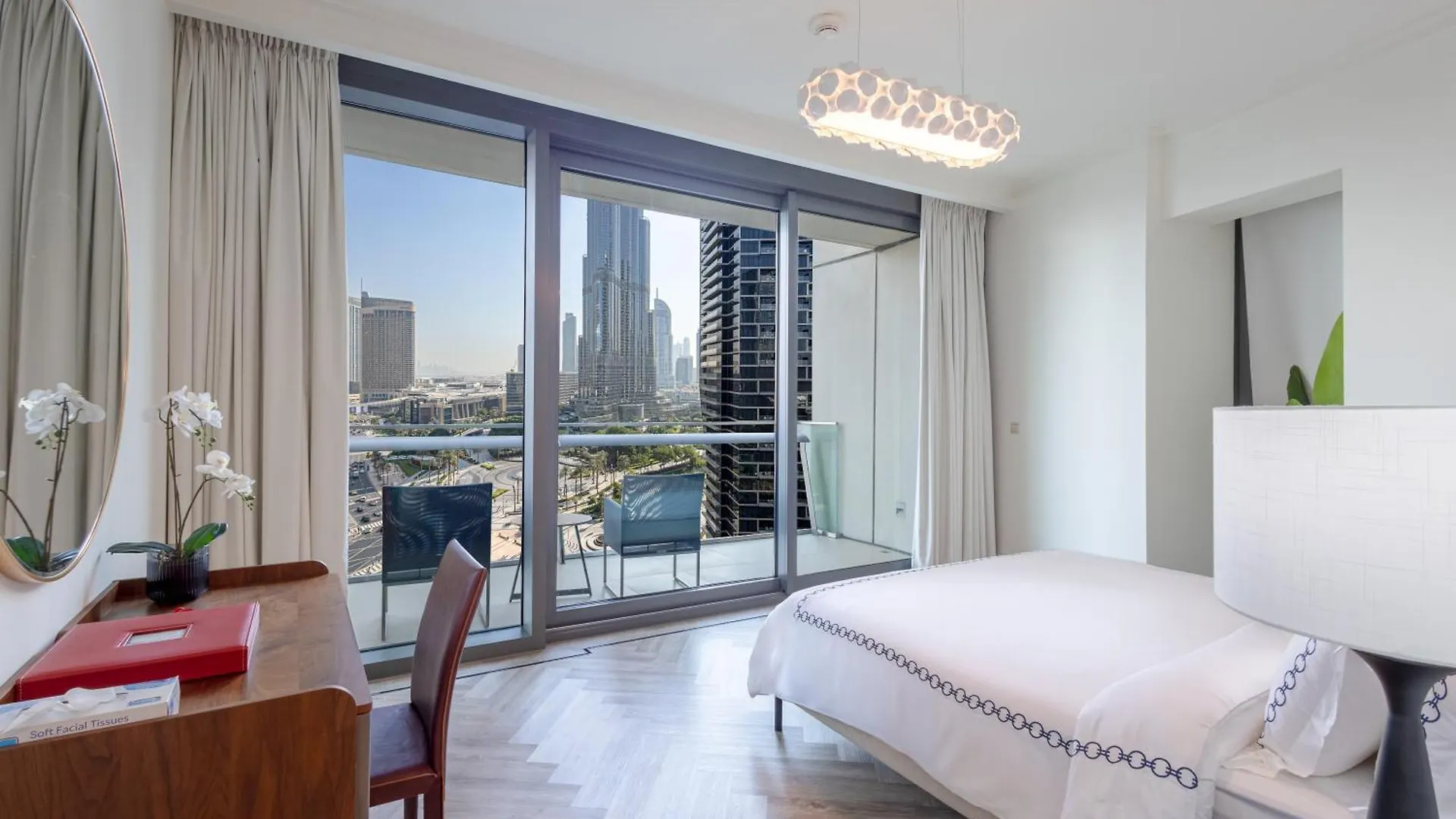 Burj Vista Luxury 2Br ,Full Burj Khalifa View ,Direct Dubai Mall & Metro Access