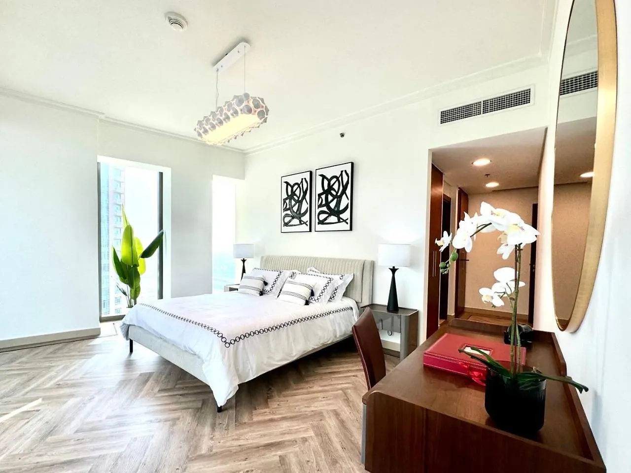 Burj Vista Luxury 2Br ,Full Burj Khalifa View ,Direct Dubai Mall & Metro Access