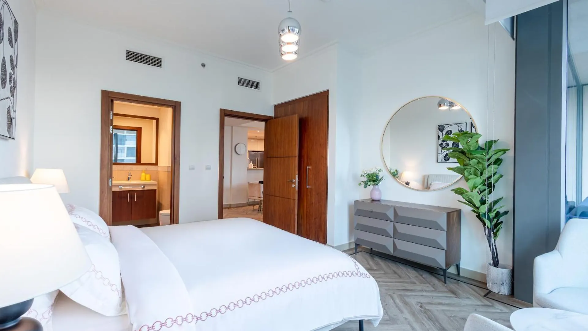 Burj Vista Luxury 2Br ,Full Burj Khalifa View ,Direct Dubai Mall & Metro Access Apartment