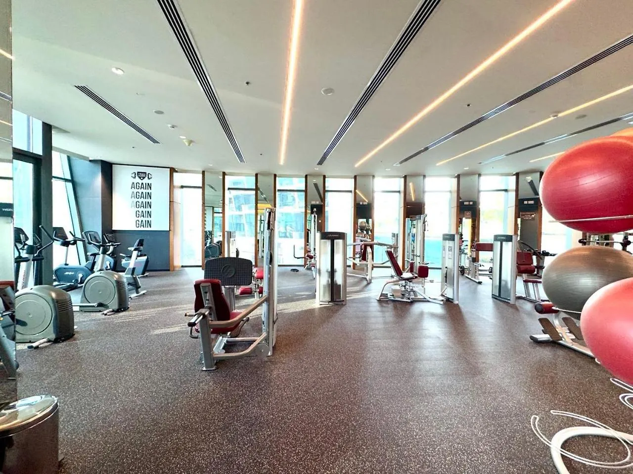 Burj Vista Luxury 2Br ,Full Burj Khalifa View ,Direct Dubai Mall & Metro Access