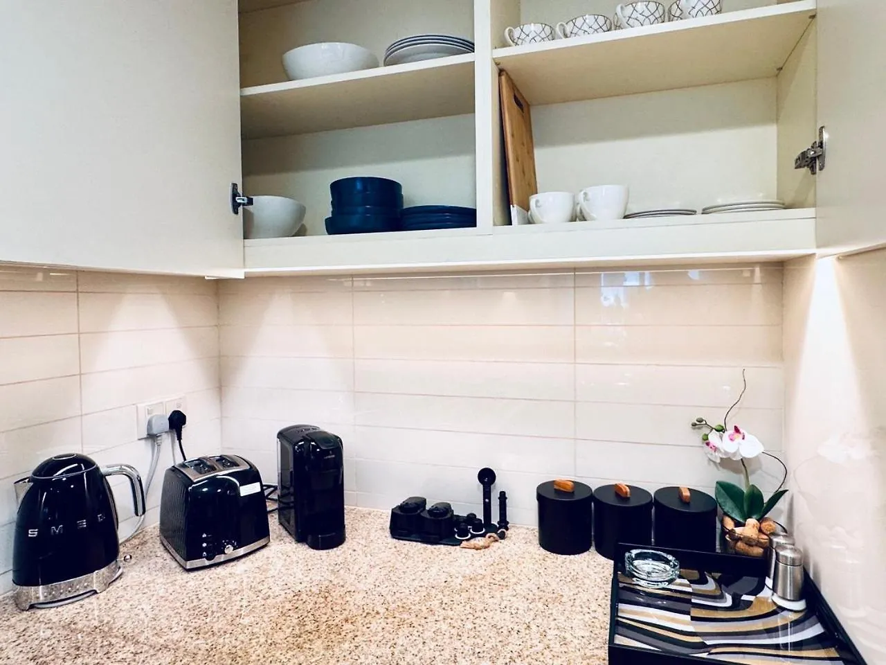 Burj Vista Luxury 2Br ,Full Burj Khalifa View ,Direct Dubai Mall & Metro Access