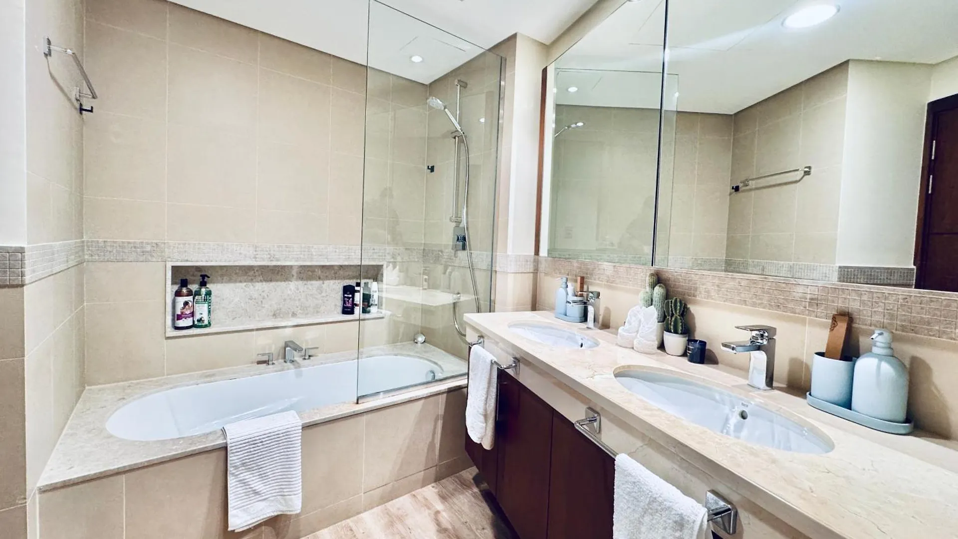 Burj Vista Luxury 2Br ,Full Burj Khalifa View ,Direct Dubai Mall & Metro Access Apartment